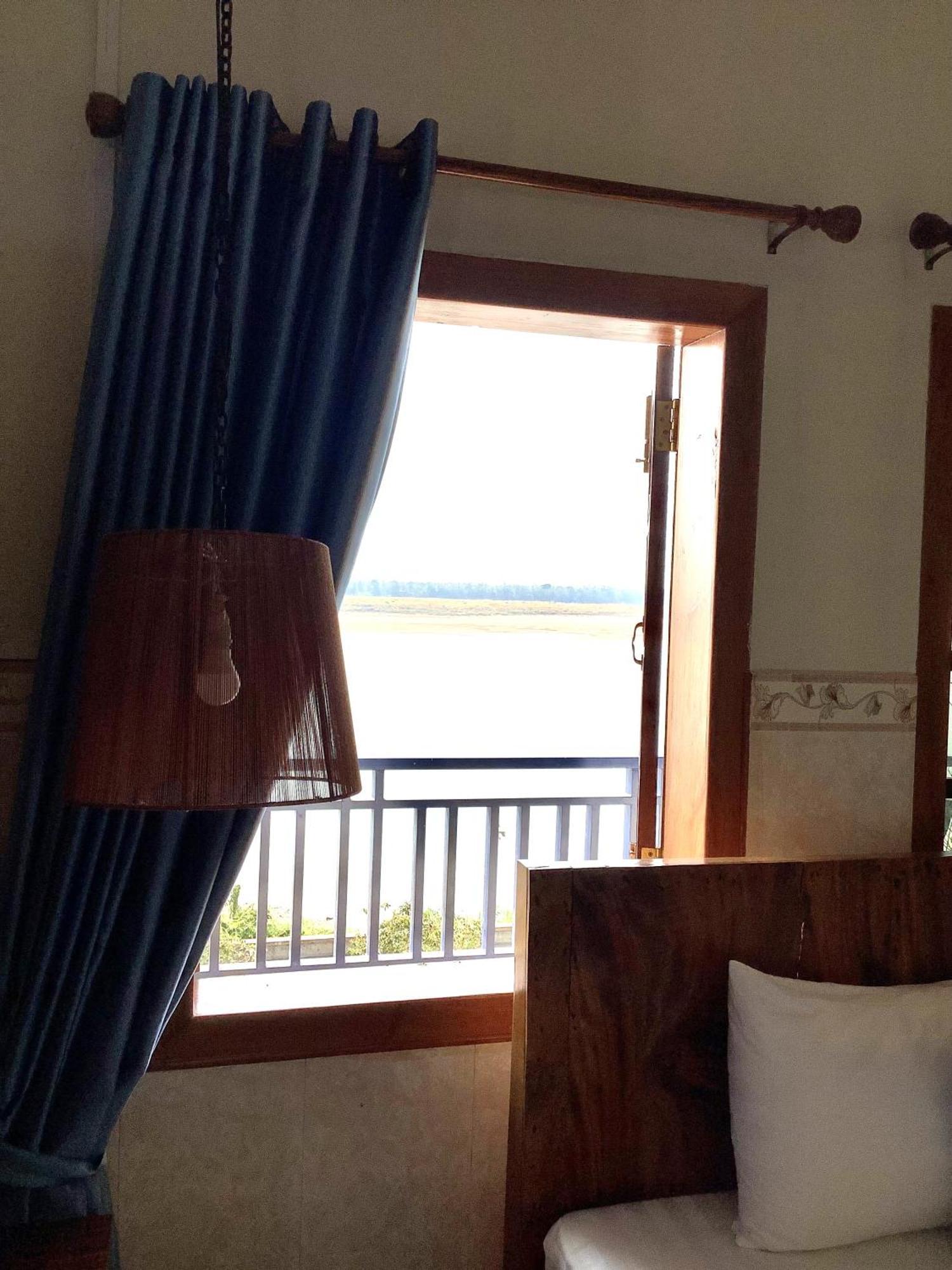 Le Tonle Hotel Кратие Екстериор снимка