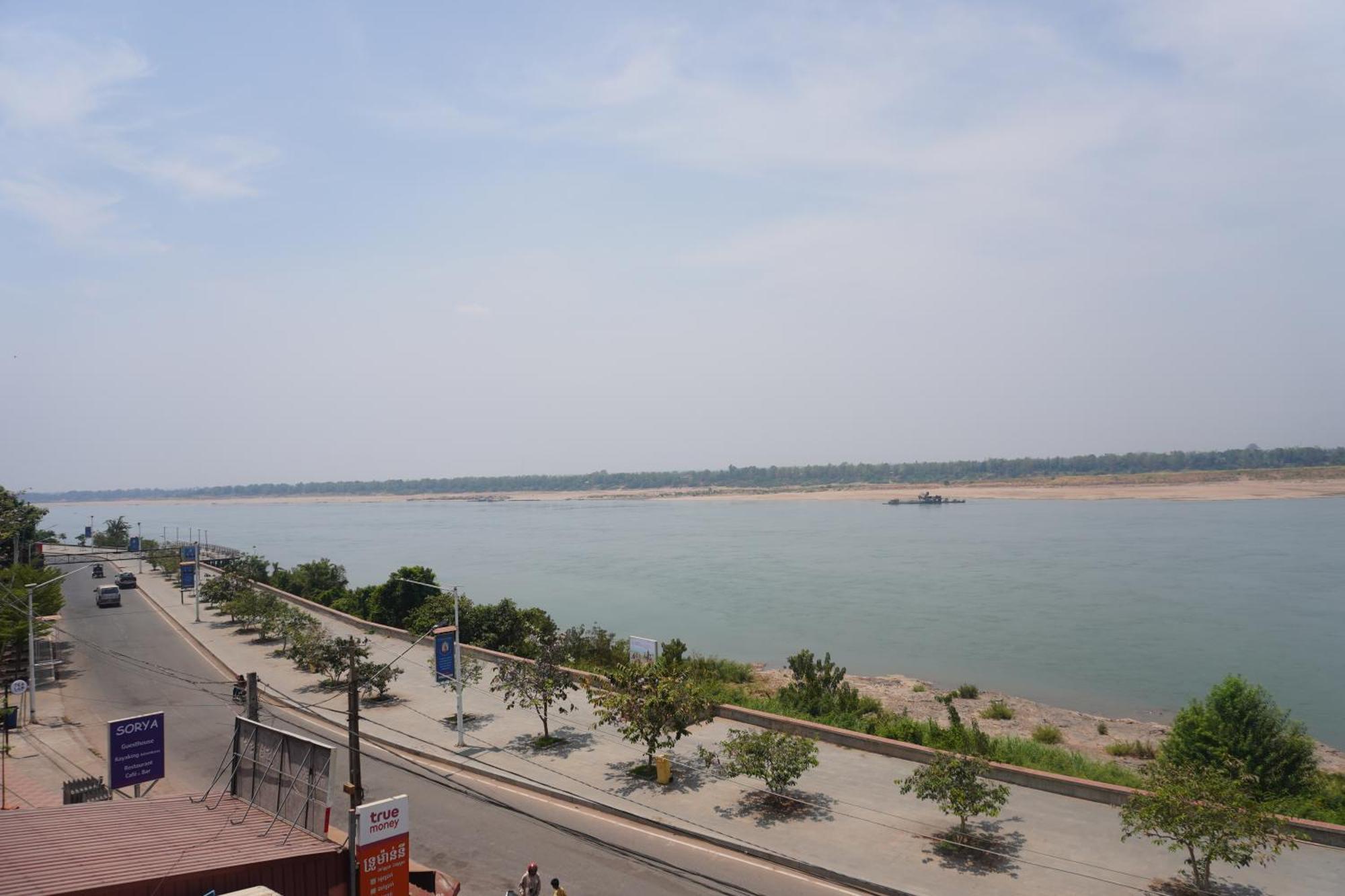 Le Tonle Hotel Кратие Екстериор снимка