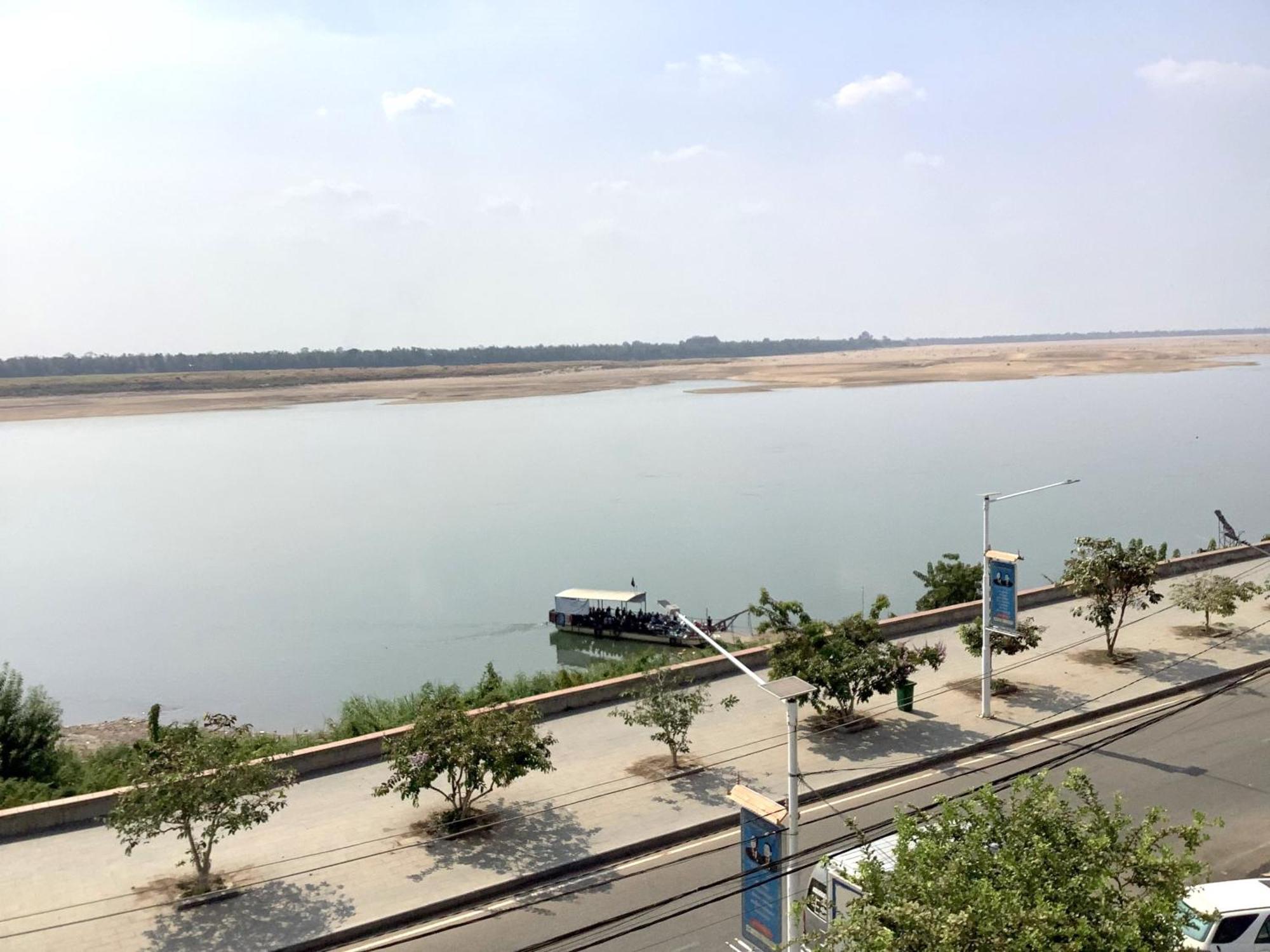 Le Tonle Hotel Кратие Екстериор снимка